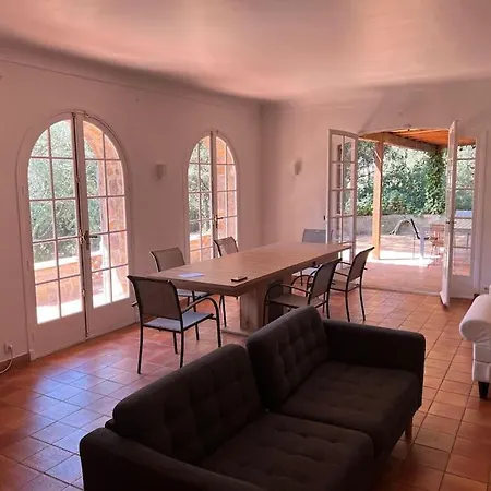 Vila Golfe De St Tropez Mas Provencal Bord De Patio Et Piscine *