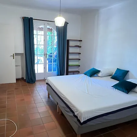 Golfe De St Tropez Mas Provencal Bord De Patio Et Piscine Vila